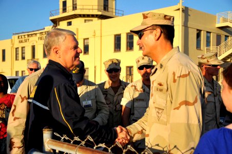 CNO attends MAREXSECRON-3 homecoming 110804-N-ZB612-260