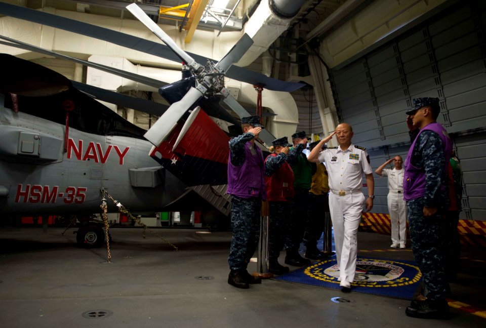 CNO hosts Chinese navy admiral 130909-N-SK590-020