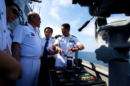 CNO hosts Chinese navy admiral 130909-N-SK590-488