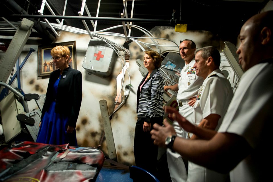 CNO Greenert visits recruits at Naval Station Great Lakes 150605-N-AT895-101