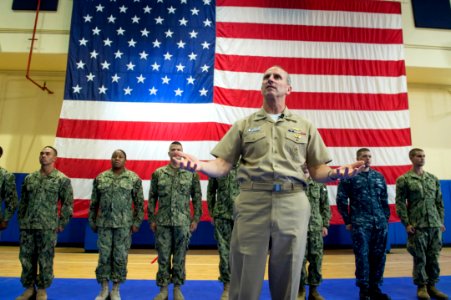 CNO holds an all-hands call. (19153456644)