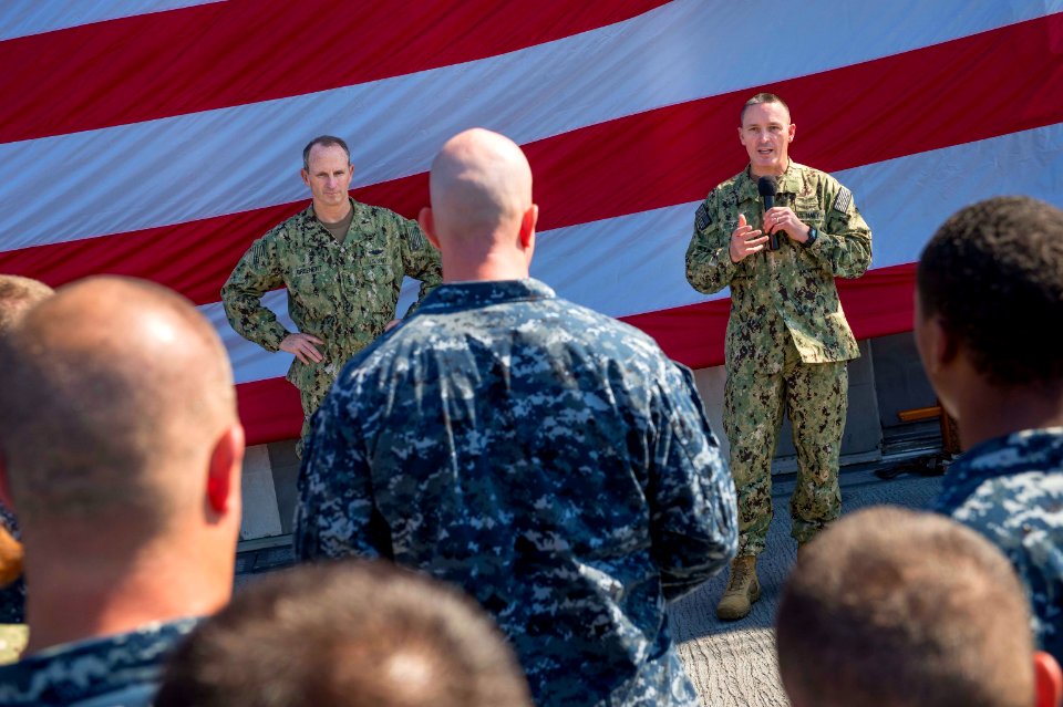 CNO visits sailors 131128-N-WL435-447