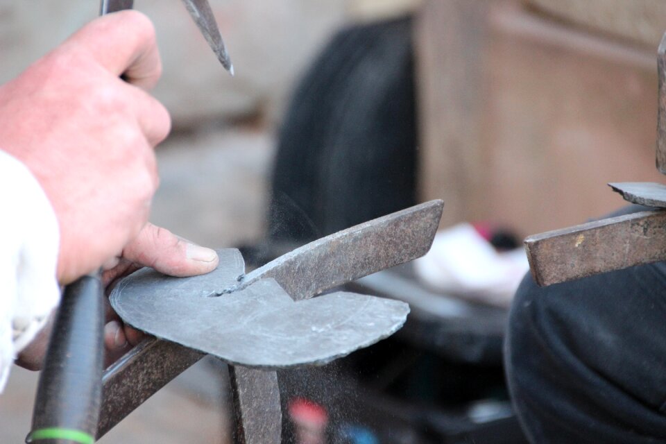 Hammer roofers craftsmen