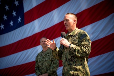 CNO visits sailors 131128-N-WL435-379