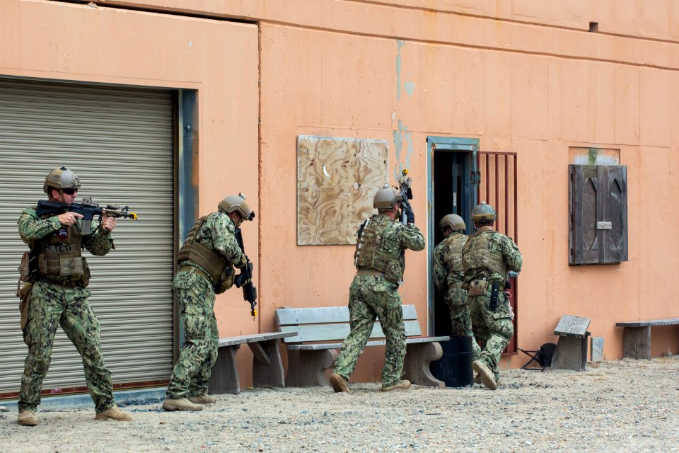 CNP visits Navy EOD 131023-N-JV638-029