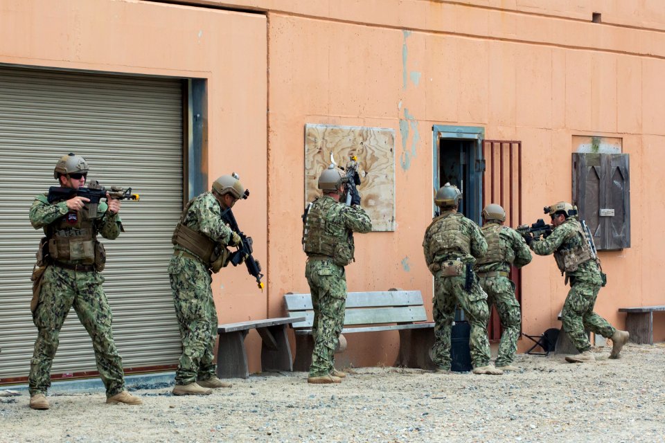 CNP visits Navy EOD 131023-N-JV638-026