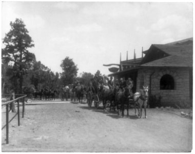 Coaching party leaving Hotel El Tovar, Grand Canyon, Ariz. LCCN2002716016