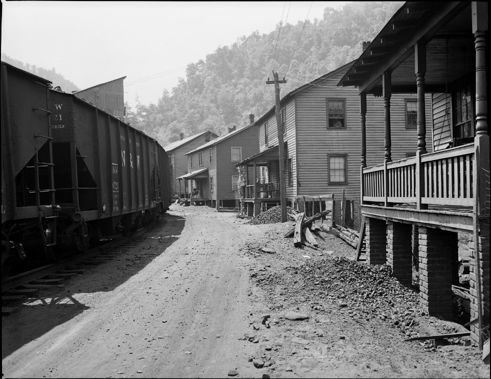 Coal cars and houses. Southern Coal Corporation, Bradshaw Mine, Bradshaw, McDowell County, West Virginia. - NARA - 541021