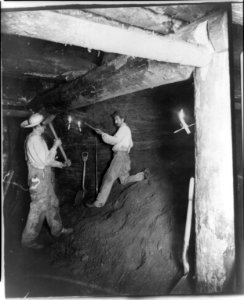 Coal miners at work in mine LCCN2012648311