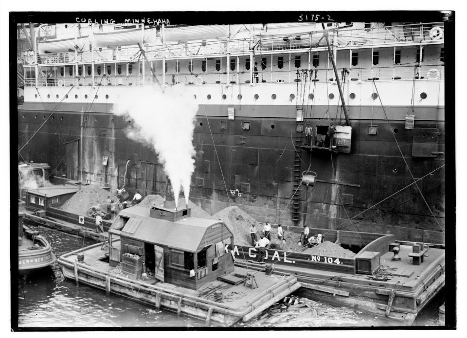 Coaling MINNEHAHA LCCN2014696935