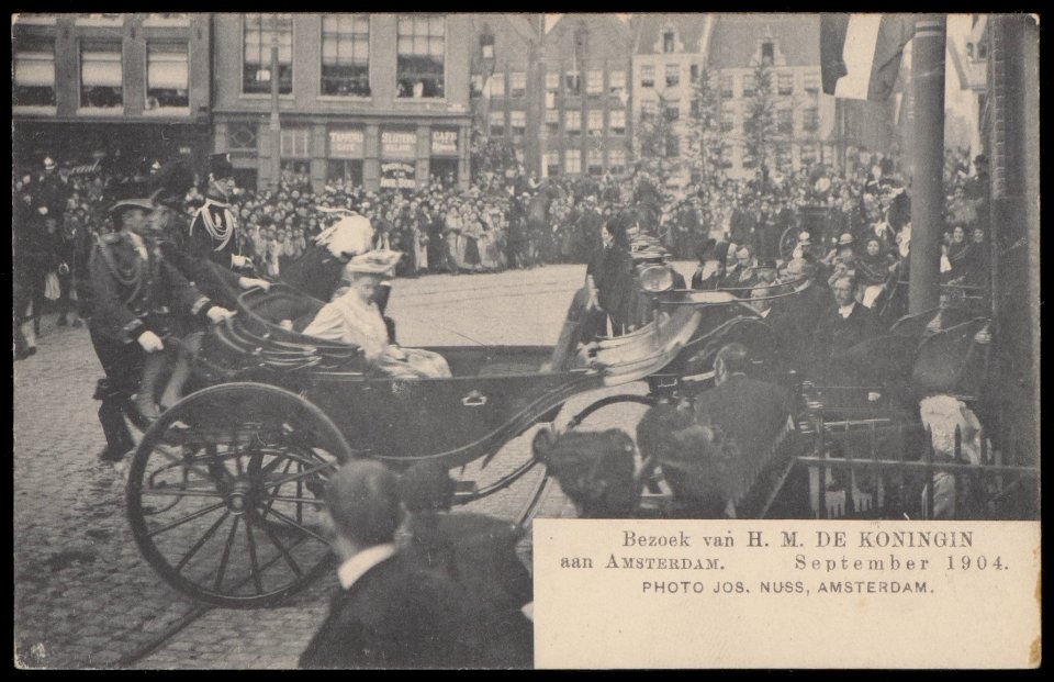 Bezoek van H.M. Koningin Wilhelmina aan Amsterdam. Uitgave Jos Nuss, Amsterdam, Afb PBKD00458000017