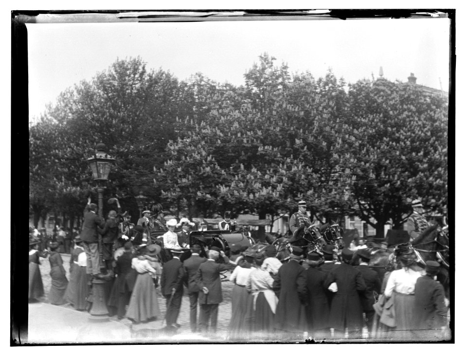 Bezoek van koningin Wilhelmina en prins Hendrik, foto 2 Jacob Olie (max res)