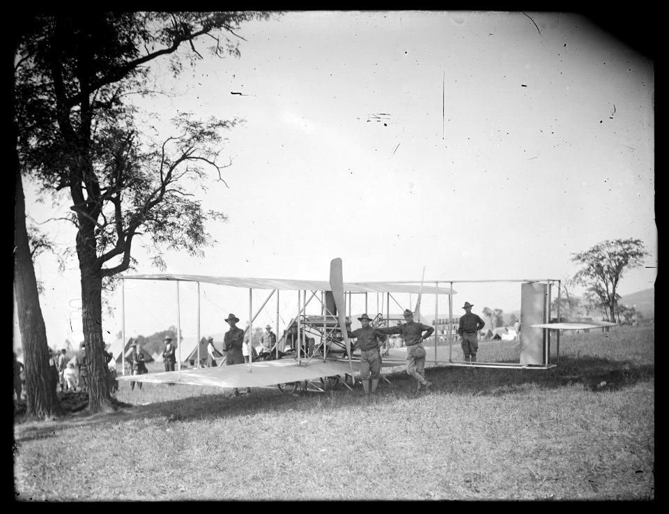 Bi-plane LCCN2016824420