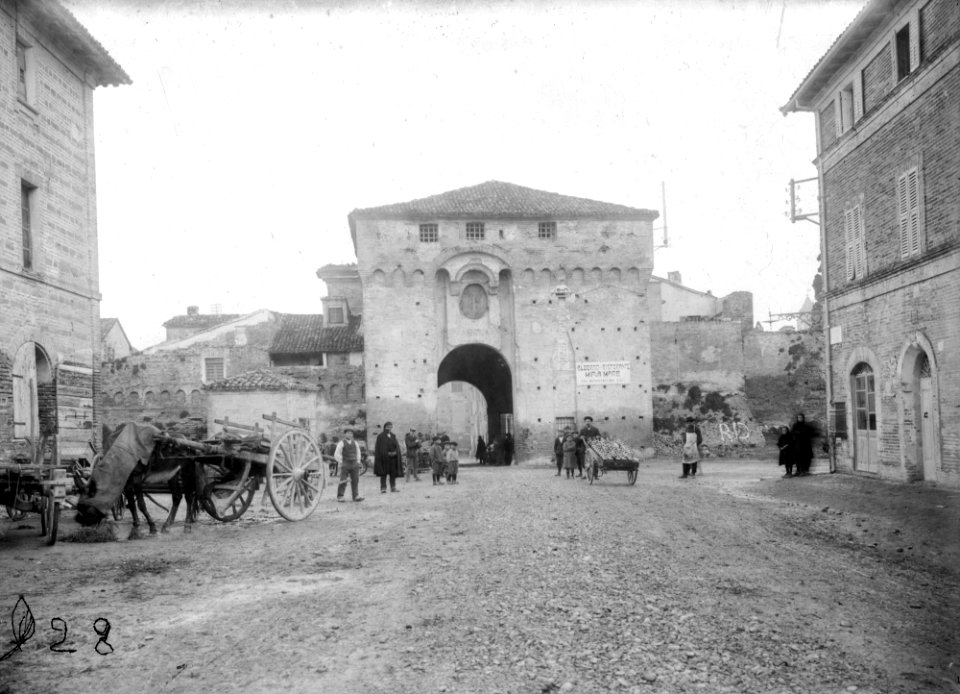 Biblioteca Federiciana, Gaetano Baviera, Fano, Porta Malatestiana, 1905 circa, gelatina a sviluppo