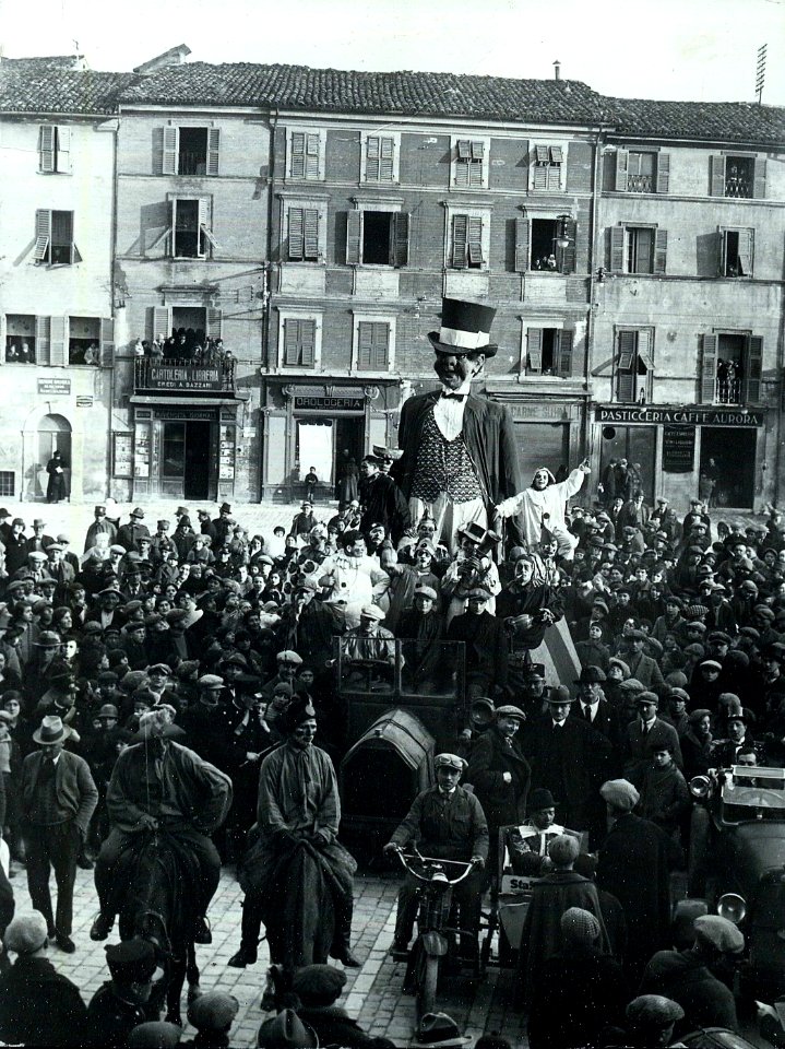 Biblioteca Federiciana, Anonimo, Fano, Carnevale di Fano, 1920 circa, gelatina a sviluppo