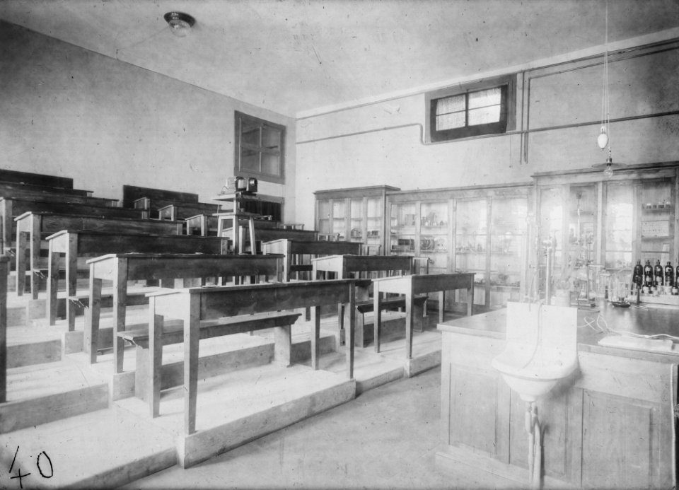 Biblioteca Federiciana, Abele Cerasoli, Fano, Aula e gabinetto di fisica del Regio Istituto Commerciale, 1930 circa, gelatina a sviluppo