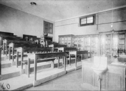 Biblioteca Federiciana, Abele Cerasoli, Fano, Aula e gabinetto di fisica del Regio Istituto Commerciale, 1930 circa, gelatina a sviluppo