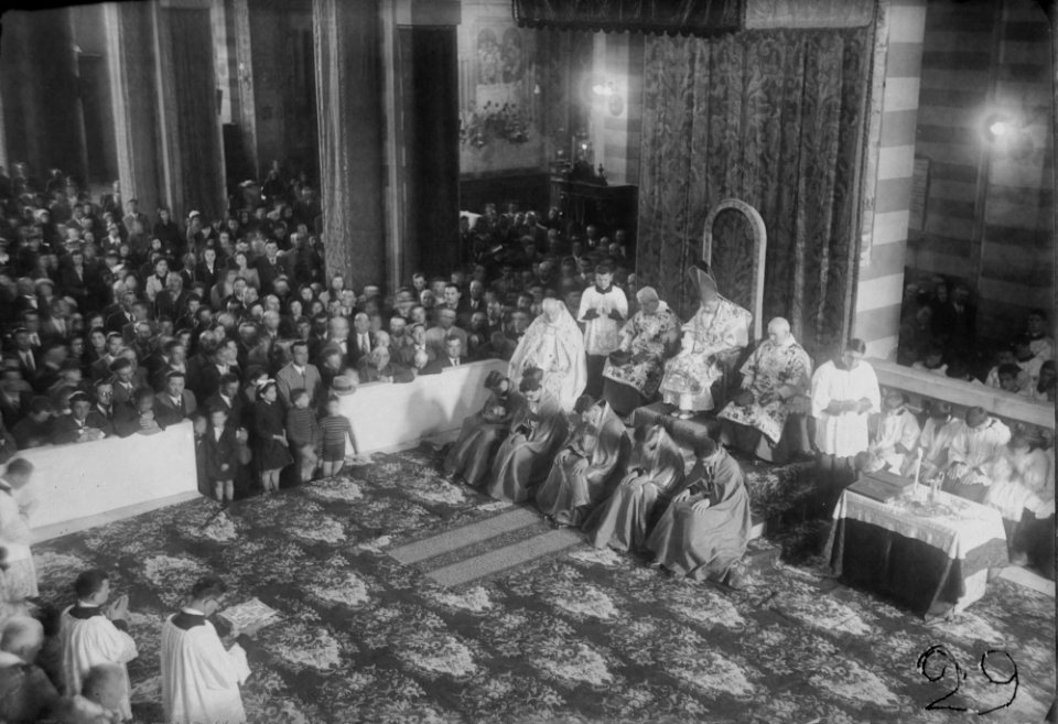 Biblioteca Federiciana, Alberto Eusebi, Fano, Consacrazione nella Cattedrale di Fano e Corteo per la Città di S. E. Rev.mo Mons. Vincenzo Del Signore a Vescovo di Fano, 1938, gelatina a sviluppo
