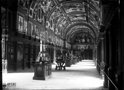 Biblioteca del monestir del Escorial amb frescos i mobiliari (AFCEC MORELLO A 0818)