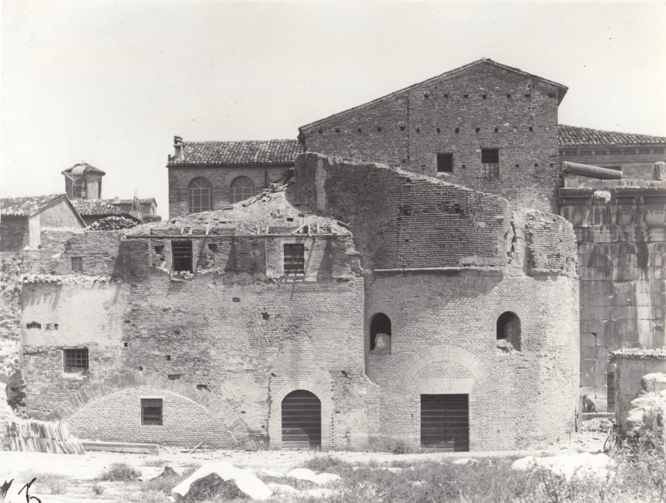 Biblioteca Federiciana, Abele Cerasoli, Fano, Edifici adiacenti la Porta di Augusto, 1930 circa, gelatina a sviluppo