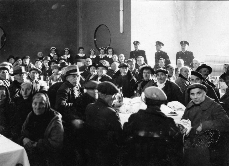 Biblioteca Federiciana, Alberto Eusebi, Fano, Annuale pranzo dei poveri al Lido, 1930 circa, gelatina a sviluppo