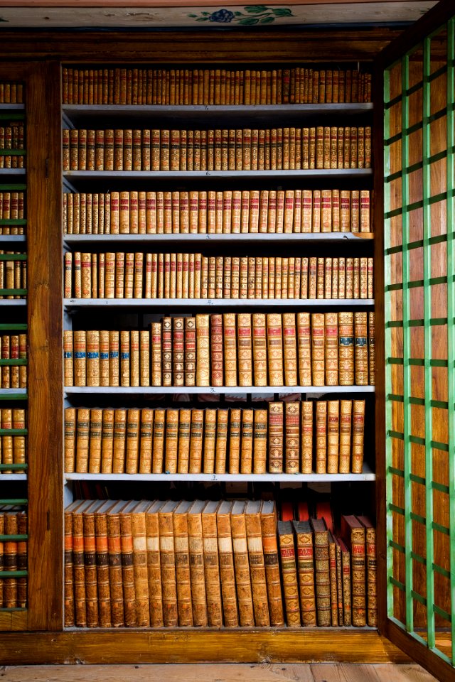 Biblioteket. Sektion med öppen dörr. Interiör, detalj. Bokhylla. Schefferbiblioteket - Skoklosters slott - 86264