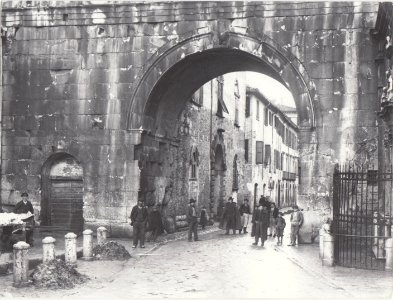 Biblioteca Federiciana, Gaetano Baviera, Fano, Porta d'Augusto, ante 1909, gelatina ai sali d'argento