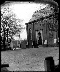 Bickersplein, Rechts is de NH Eilandskerk, Bickersgracht 1 (max res) photo