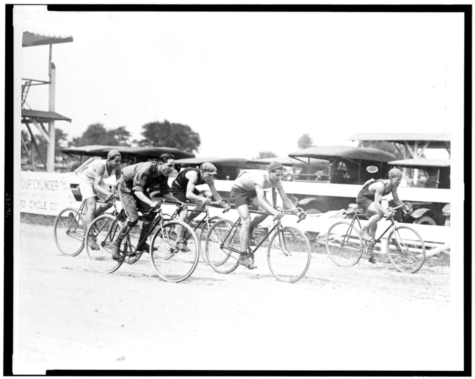 Bicycle race in or near Washington, D.C. LCCN94506007