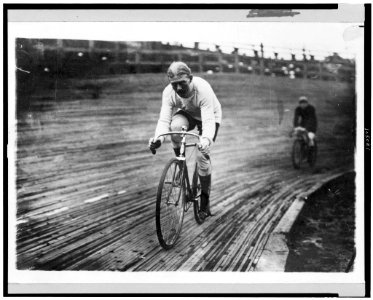 Bicycle riders-Walthour in 6-day race LCCN91483001