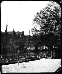 Bickersplein, Gezien naar Eilandsgracht en huizen en loodsen aan de Haarlemmer Houttuinen (max res) photo