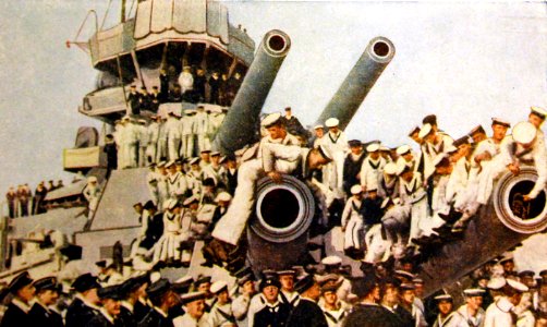 Big Guns and Officers and Crew of HMS Queen Elizabeth, Royal Navy, WWI (30142382603)