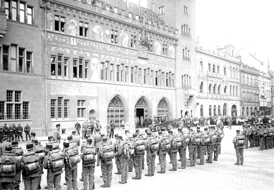 Bilder vom Fahnenakt in Basel - CH-BAR - 3239974