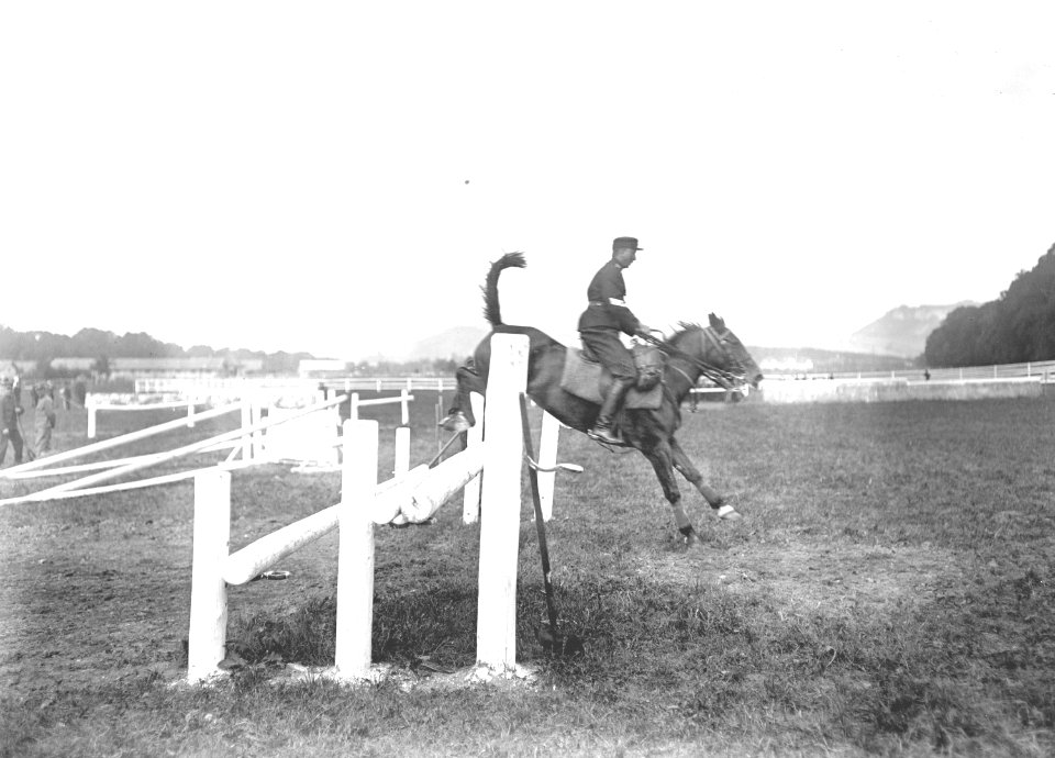 Bild von der Springkonkurrenz der Kavallerie Rekrutenschule Bern - CH-BAR - 3239792