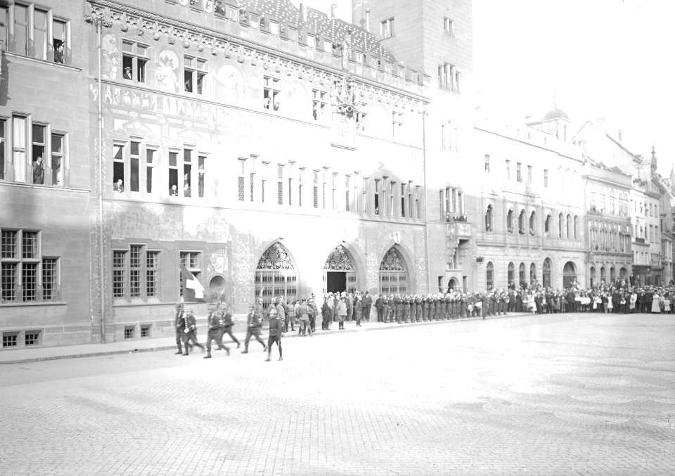 Bilder vom Fahnenakt in Basel - CH-BAR - 3239972