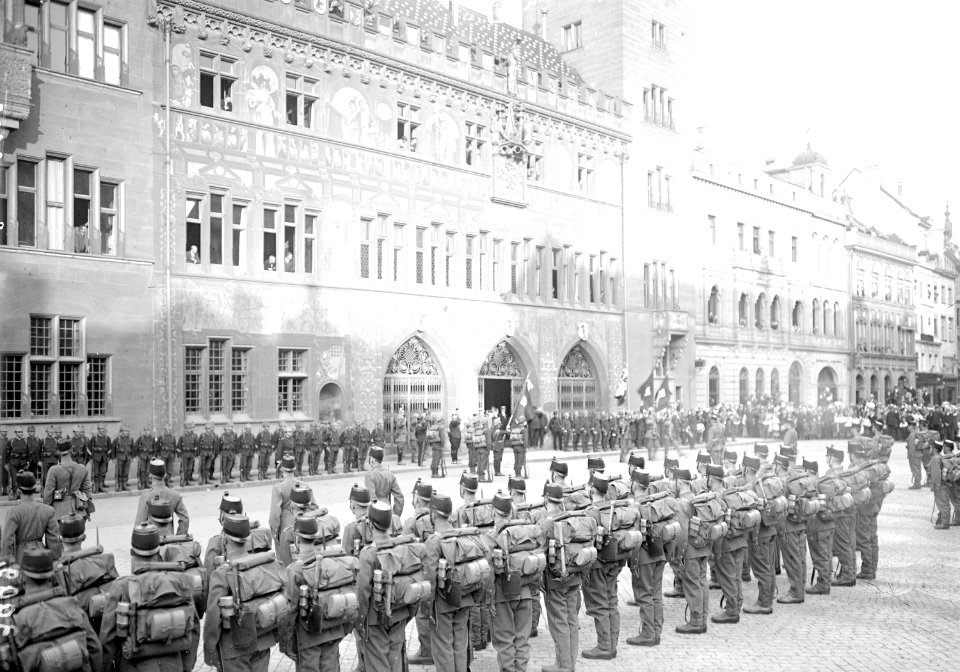 Bilder vom Fahnenakt in Basel - CH-BAR - 3239976