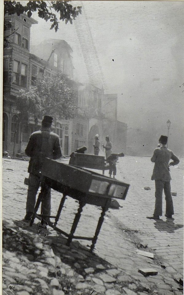 Bilder vom Riesenbrand in Stambul. (August 1918.) (BildID 15675620)