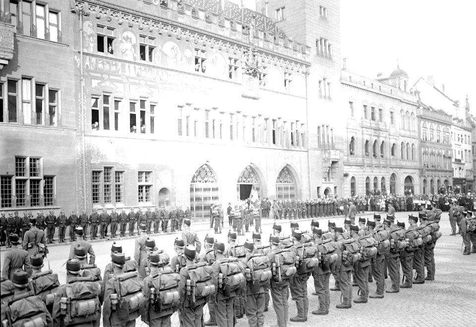 Bilder vom Fahnenakt in Basel - CH-BAR - 3239975