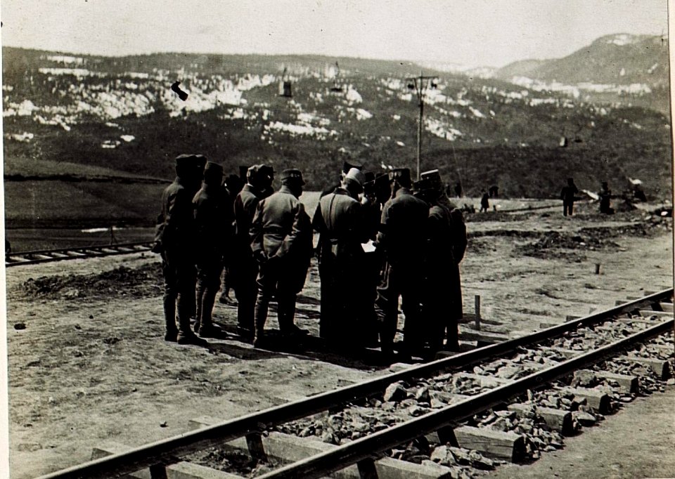 Bilder von der Eröffnung der Fleimstalbahn. Eröffnung des Verkehres durch Exzellenz Roth am 28.4.1917. (BildID 15583745)