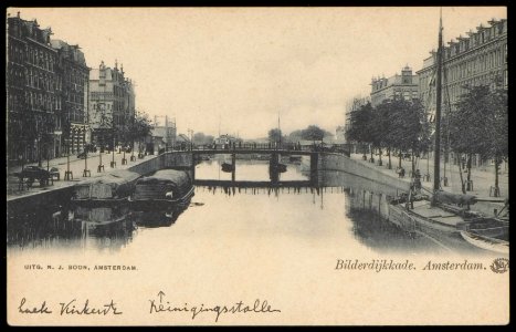 Bilderdijkkade met brug 23 in de Kinkerstraat. Links achter de Stadsreiniging. Uitgave N.J. Boon, Amsterdam