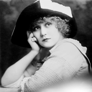 Billie Claggett LCCN2014687481 (cropped)