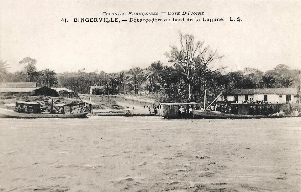 Bingerville-Débarcadère au bord de la lagune