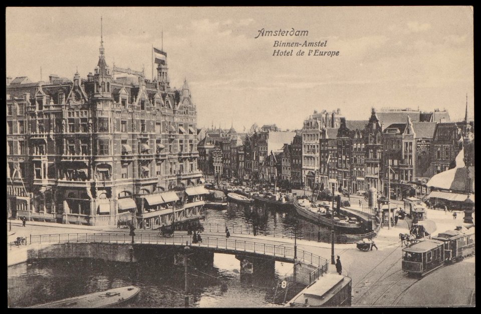 Binnen Amstel met de overgang naar het Rokin. Links de Nieuwe Doelenstraat, rechts Amstel 2-20 en geheel rechts het Muntplein, Afb PBKD00244000010