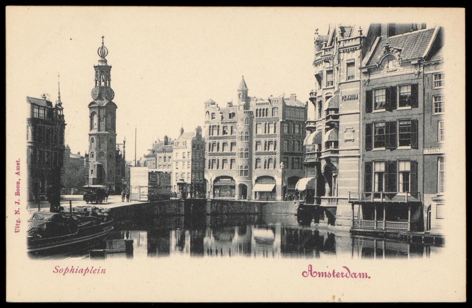 Binnen Amstel met rechts de achterzijde van de Nieuwe Doelenstraat, links het Sophiaplein, nu Muntplein, Afb PBKD00244000004