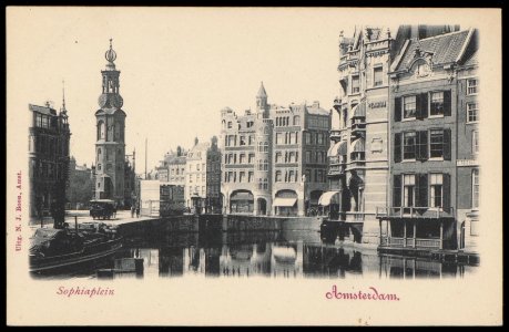 Binnen Amstel met rechts de achterzijde van de Nieuwe Doelenstraat, links het Sophiaplein, nu Muntplein, Afb PBKD00244000004