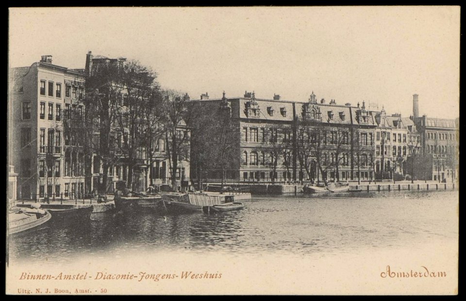 Binnen Amstel, geheel links de Groenburgwal en Staalkade