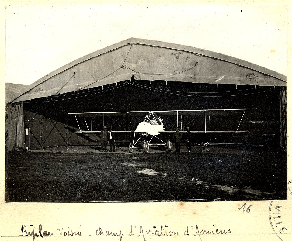 Biplan Voisin. champ d'aviation d'Amiens - Fonds Berthelé - 49Fi1871-16