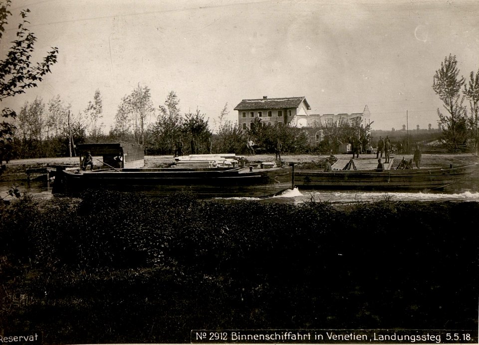Binnenschiffahrt in Venetien, Landungssteg 5.5.18. (BildID 15618019)