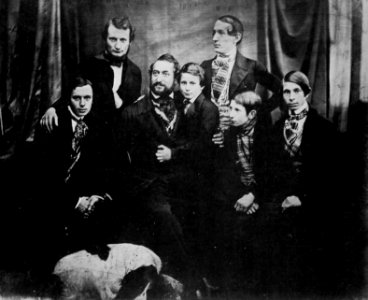 Biow, Hermann - Gruppenbild eines unbekannten stolzen Vaters mit sechs Söhnen und Hund (Zeno Fotografie)