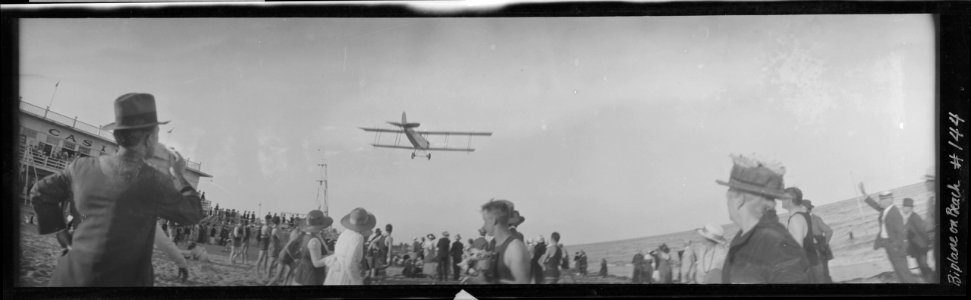 Biplane over Miami Beach LCCN2017656440